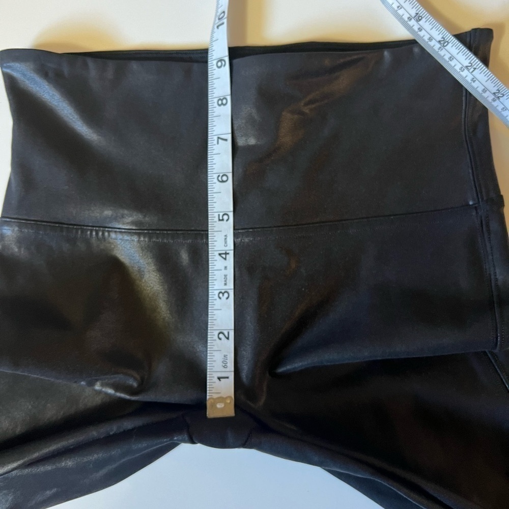 Spanx Faux Leather Leggings Size Medium Petite - Black - Picture 7 of 9